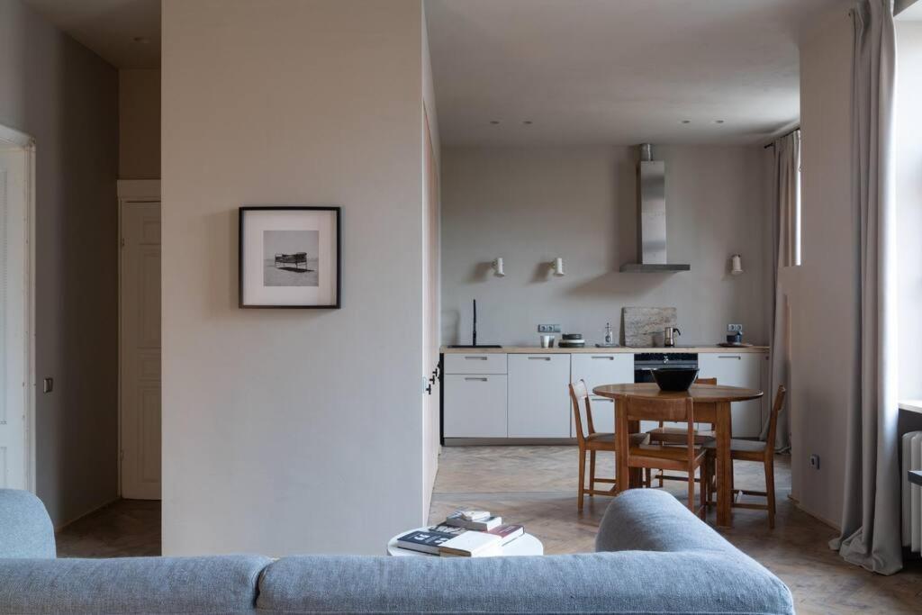 Authentic 1 Bd Old Town Apartment By Hostlovers Каунас Экстерьер фото